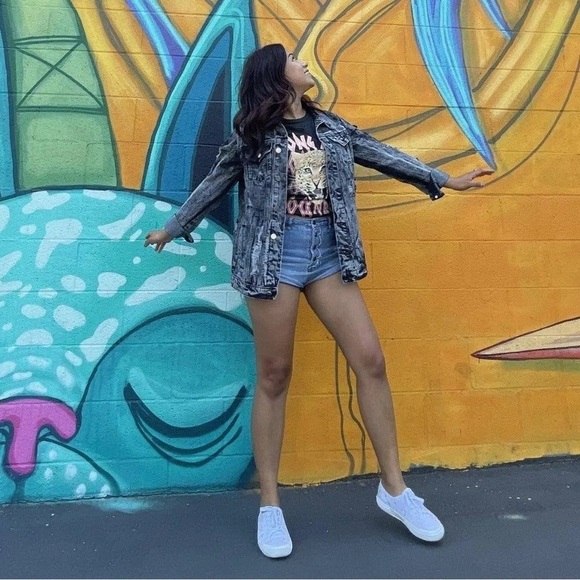 Fantastic Fawn Jackets & Blazers - FANTASTIC FAWN Charcoal Gray Distressed Jean Jacket‎ Relaxed Fit Size Medium